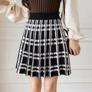 NEW Black/White Houndstooth Plaid Knit Sweater Skirt
